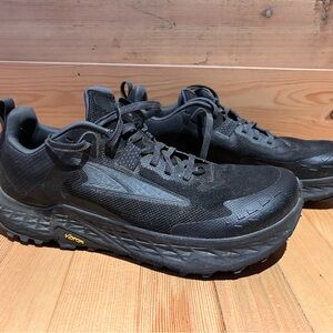 Altra Timp 5 Men's Black Athletic Shoes + Gaiters